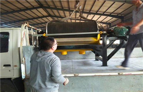 小型磁選機(jī)，小型漿料磁選機(jī)的使用提高工作效率_輥式小型漿料磁選機(jī)的使用提高工作效率_磁塊如何排列